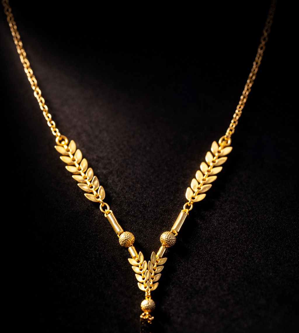 Elegant Gold Leaf Design Necklace